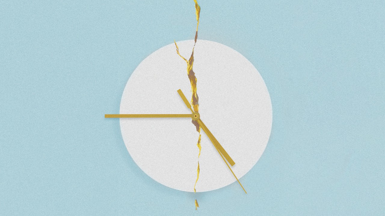 Illustration of a clock divided or on fire, representing shortening time horizons for CEOs.